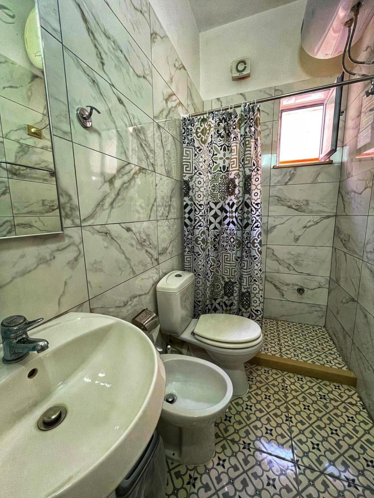 Apartman Fatos 2 -apartments Near The